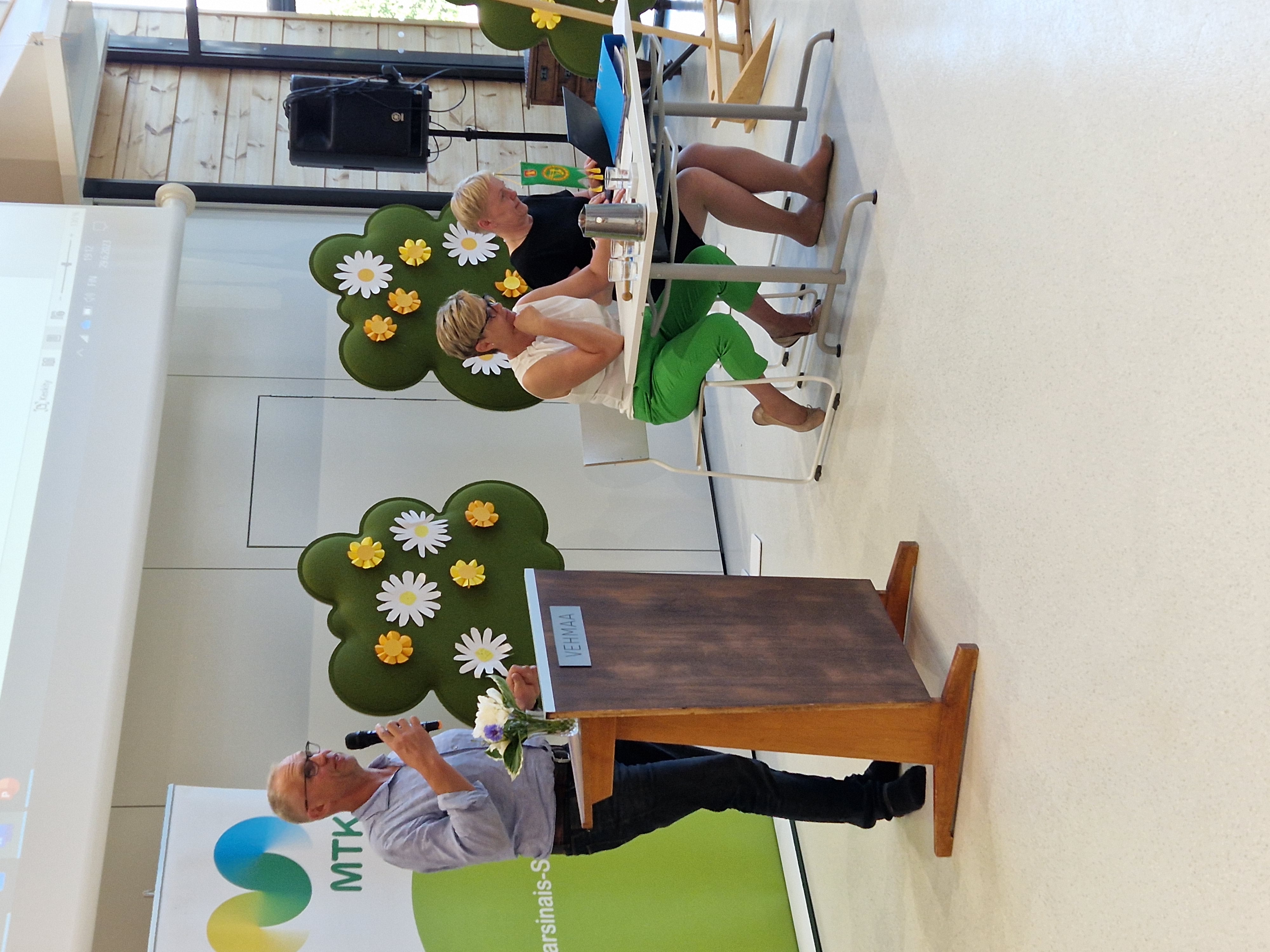 Liiton varapuheenjohtaja Juha Wikström julkisti toimintakilpailussa palkittavat yhdistykset