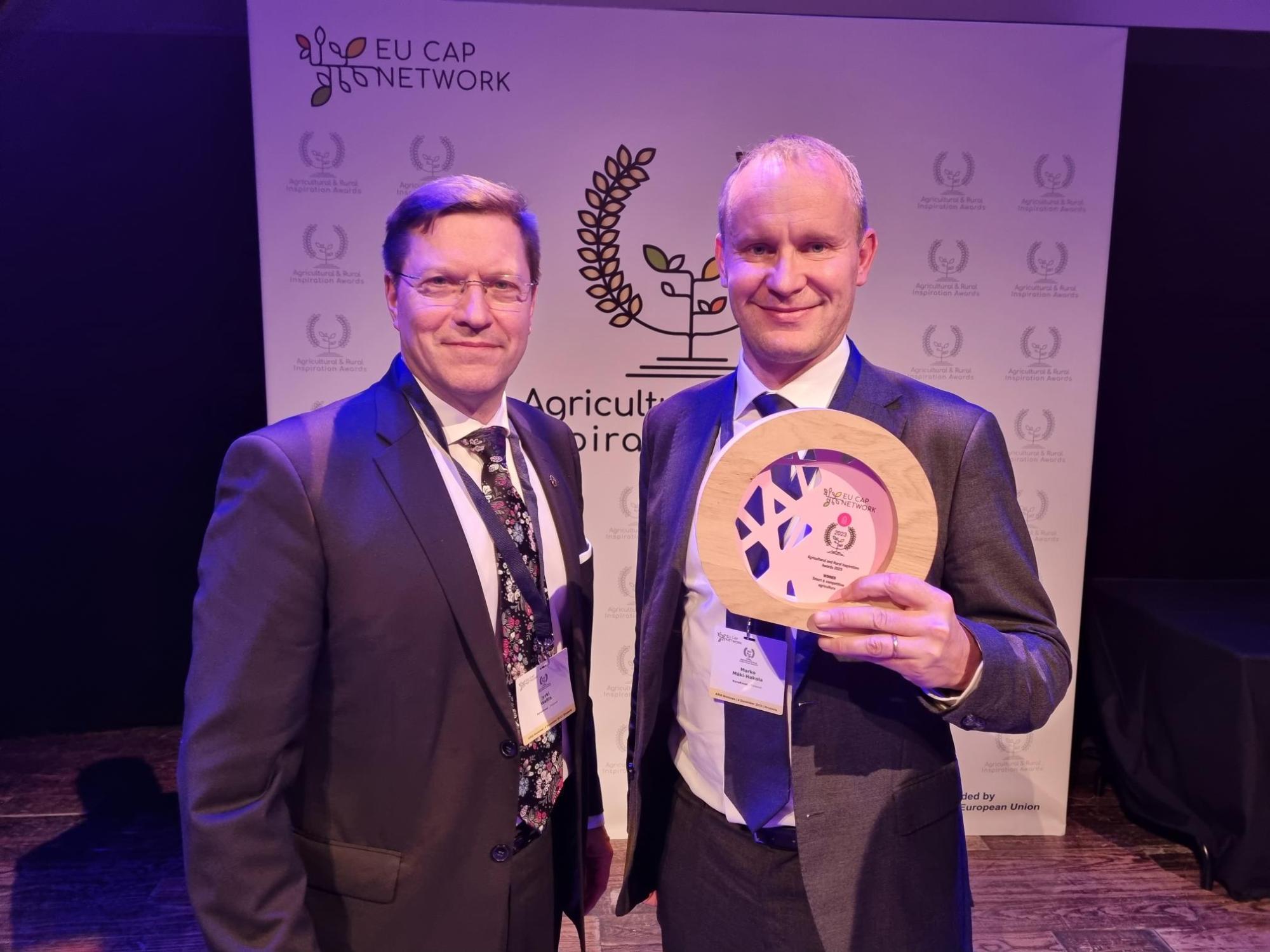 MTK's Executive Director Jyrki Wallin and Forest Director Marko Mäki-Hakola received the award in Brussels.